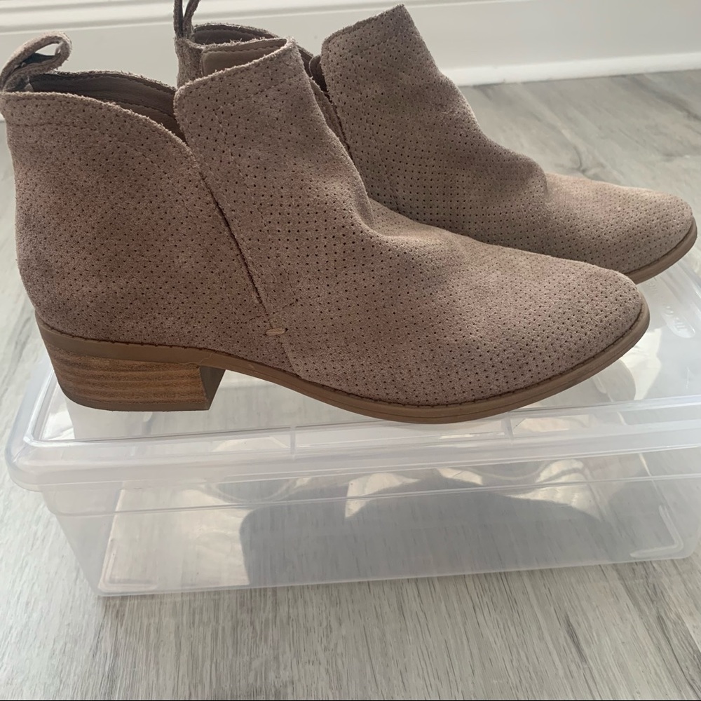 DOLCE VITA TIVON PERF BOOTIES IN LIGHT TAUPE